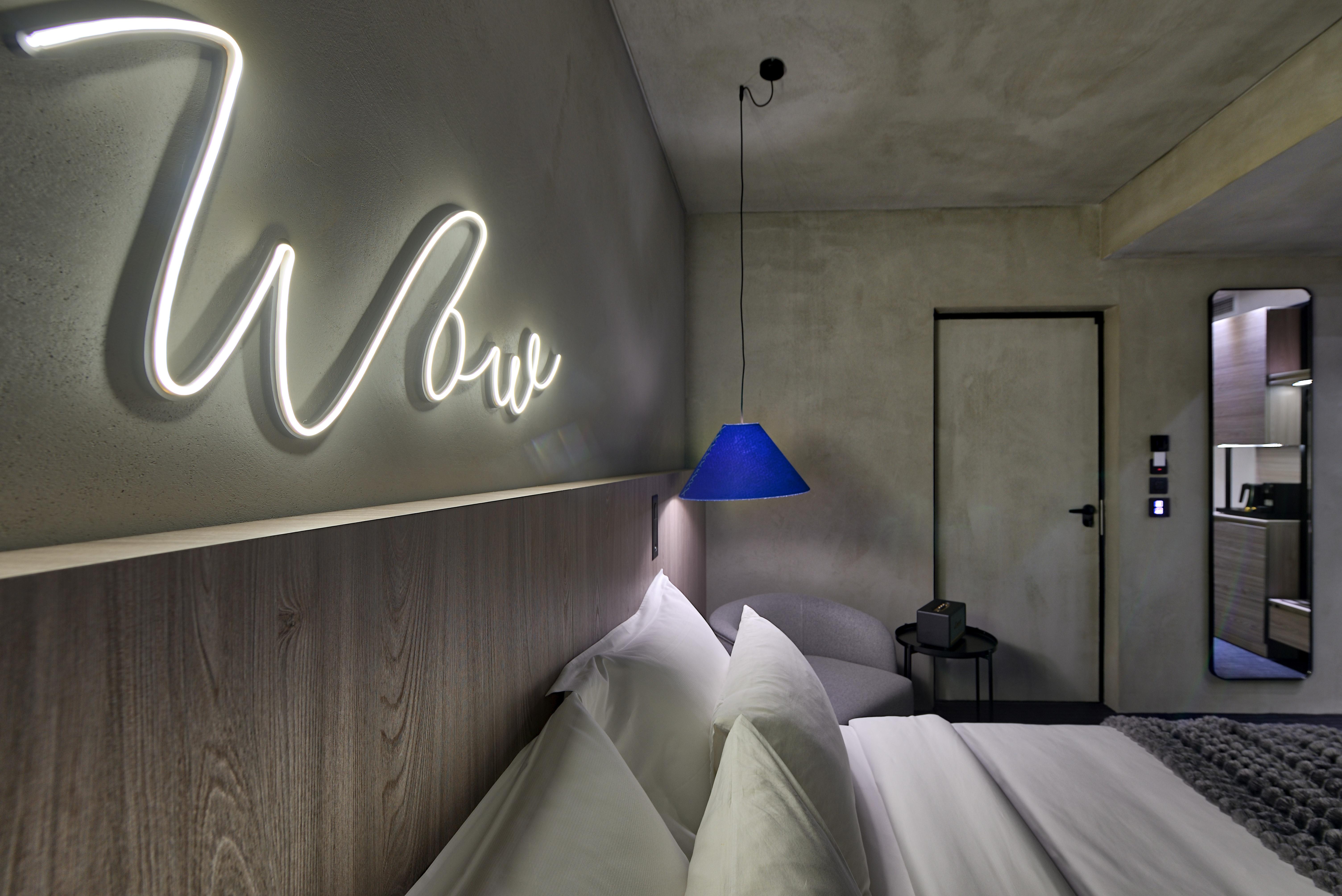 Onoma Hotel سالونيك المظهر الخارجي الصورة A room at the WOW Hotel