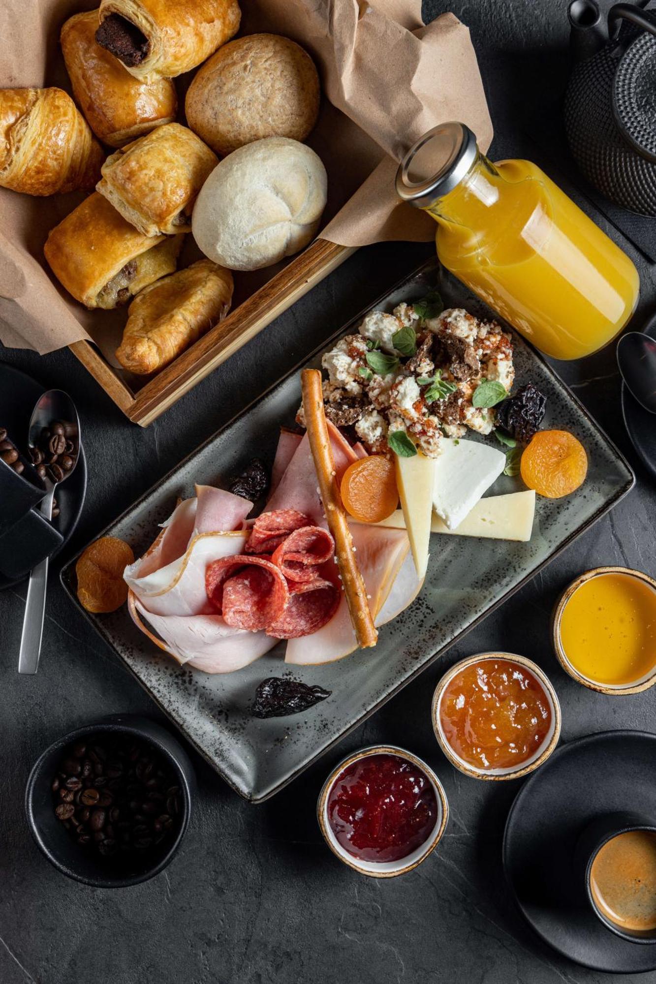 Onoma Hotel سالونيك المظهر الخارجي الصورة A selection of cold cuts